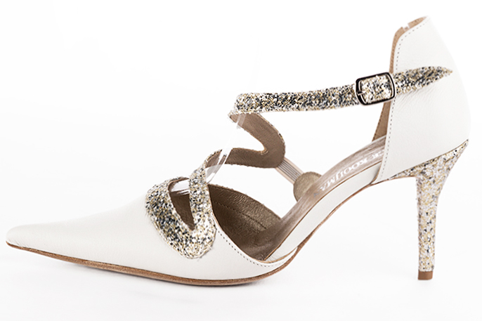 Off white and gold women's open side shoes, with snake-shaped straps. Pointed toe. High slim heel. Profile view - Florence KOOIJMAN
